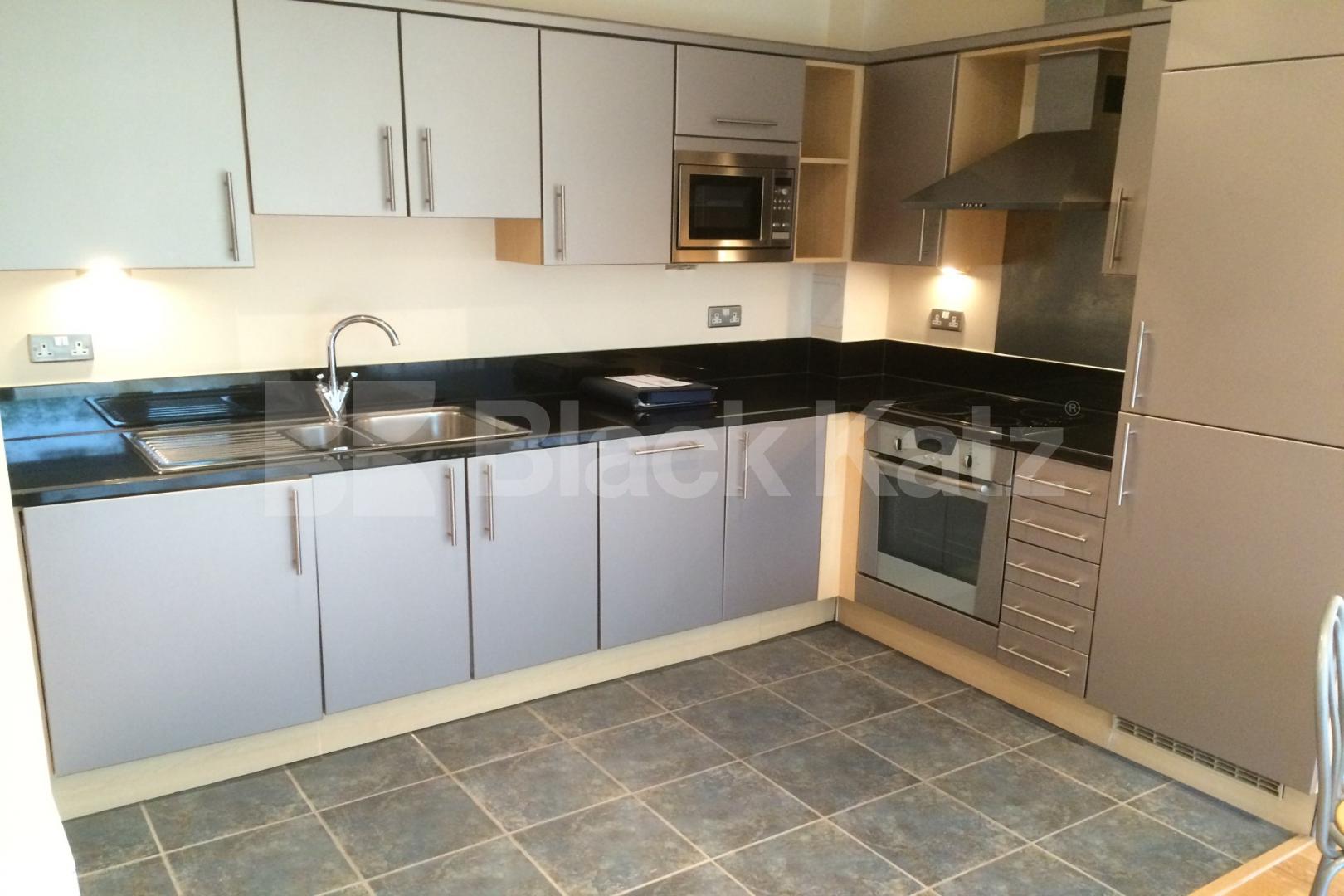 Flooded With Natural Light & Superbly Located  Vesta Court - Long Lane, London Bridge